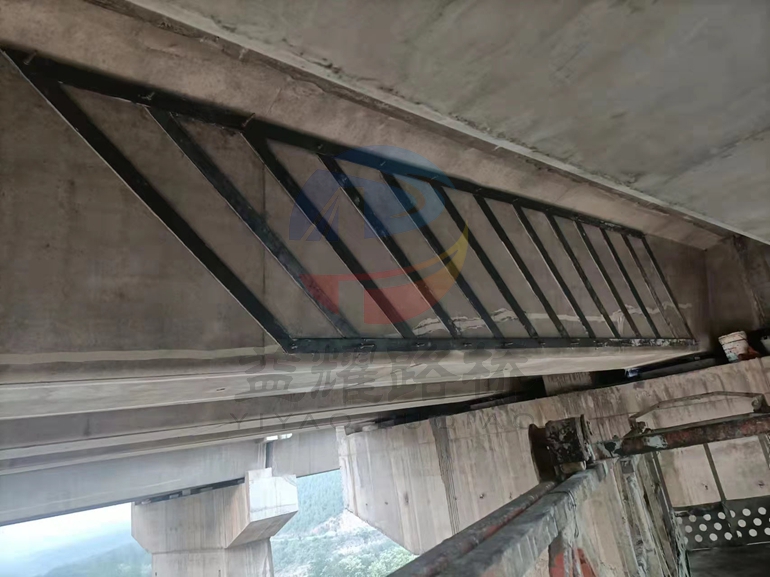云南省寻甸高速公路粘钢板